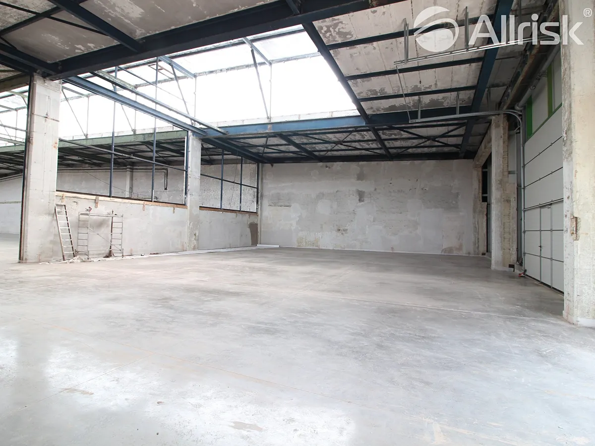 Pronájem skladového prostoru 275 m²